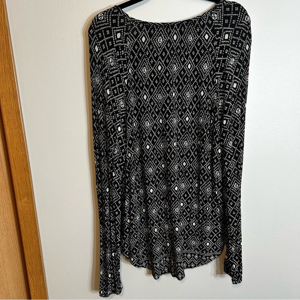 Lucky Brand Women’s Black & White Patterned Blouse XL Paisley Long Sleeve - Picture 3 of 14